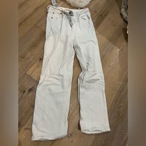 Super cute Levies 501 jeans white